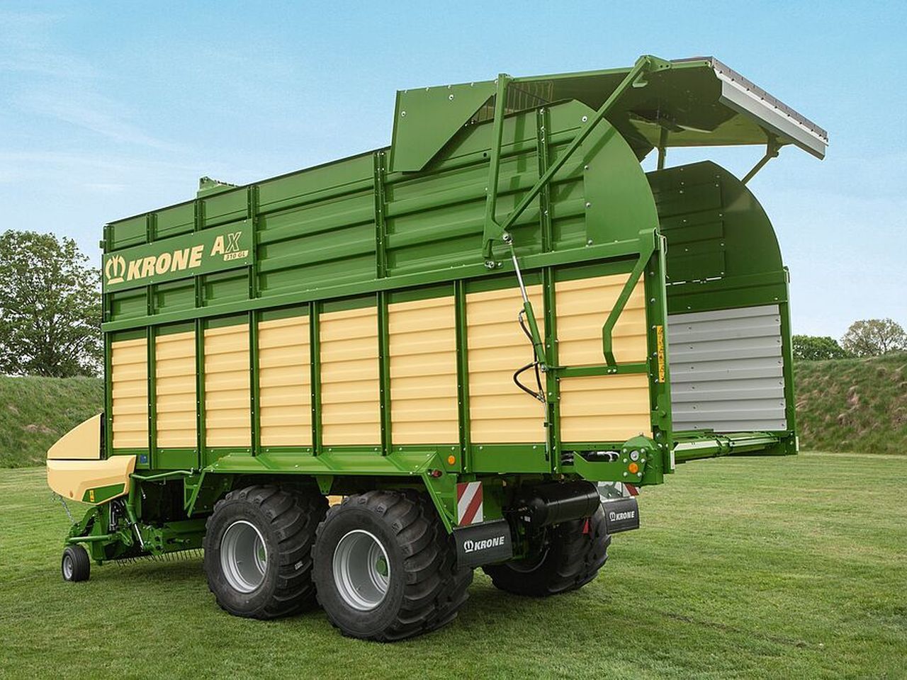 AX – Rendfelszedő és silószállító pótkocsik