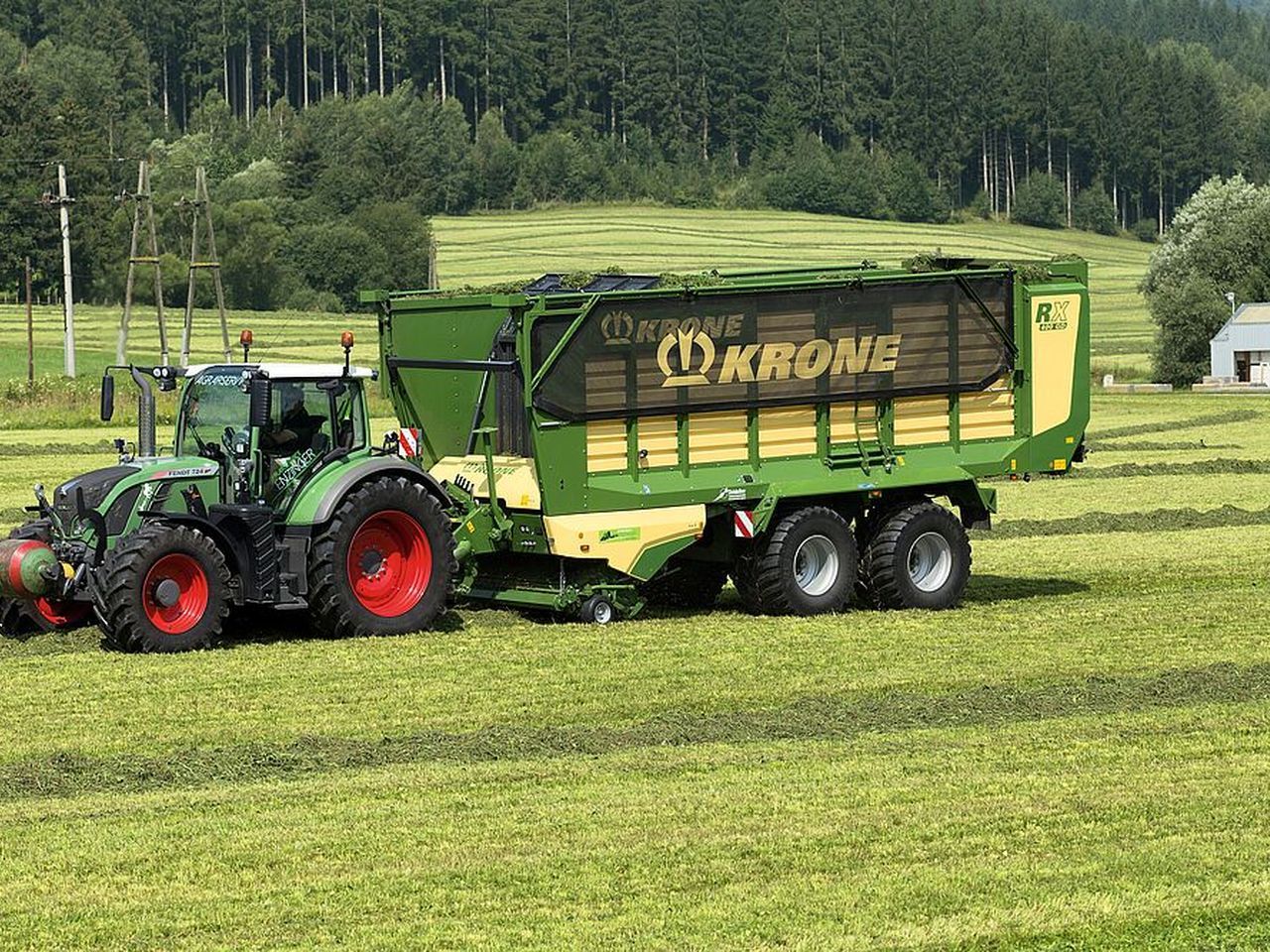 RX - Rendfelszedő és silószállító pótkocsik