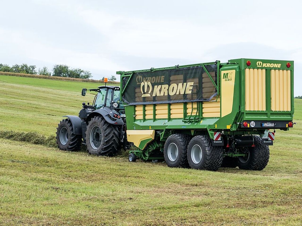 MX - Rendfelszedő és silószállító pótkocsik